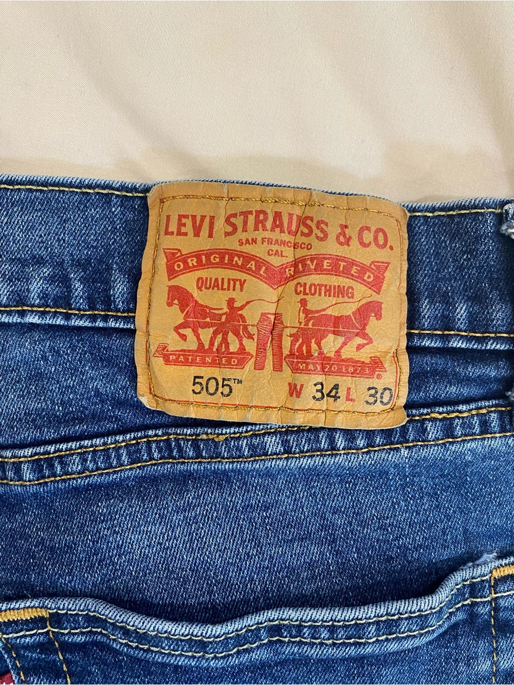 Levi’s 505 men’s jeans 34x30 Blue jeans zipper fly GUC